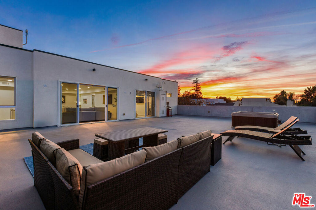 4806 Sylmar Ave Penthouse - Photo 9