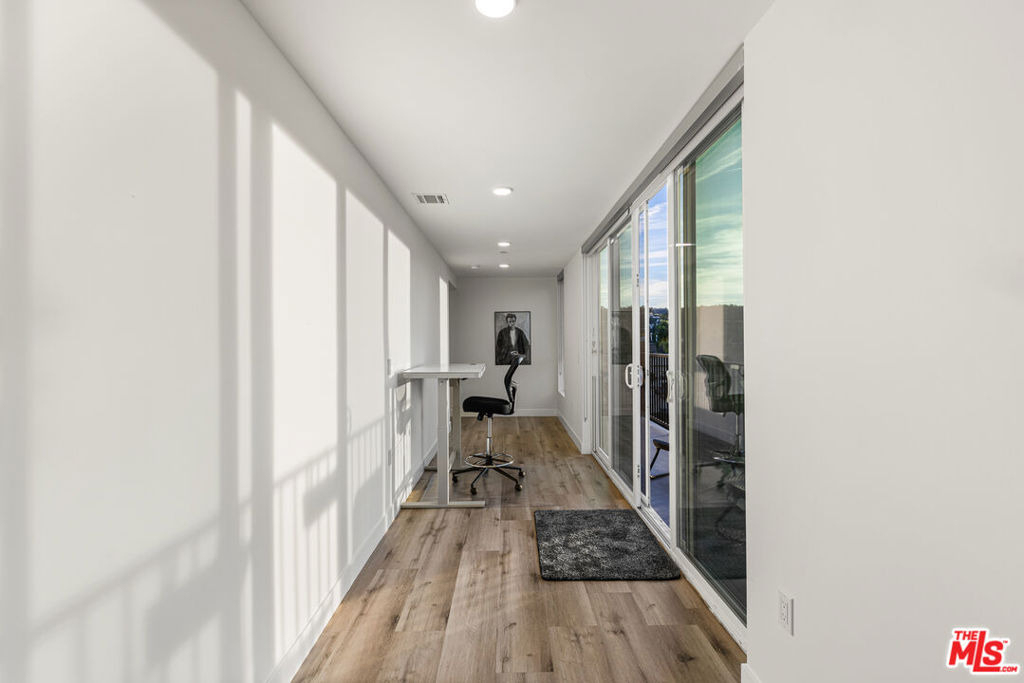 4806 Sylmar Ave Penthouse - Photo 18
