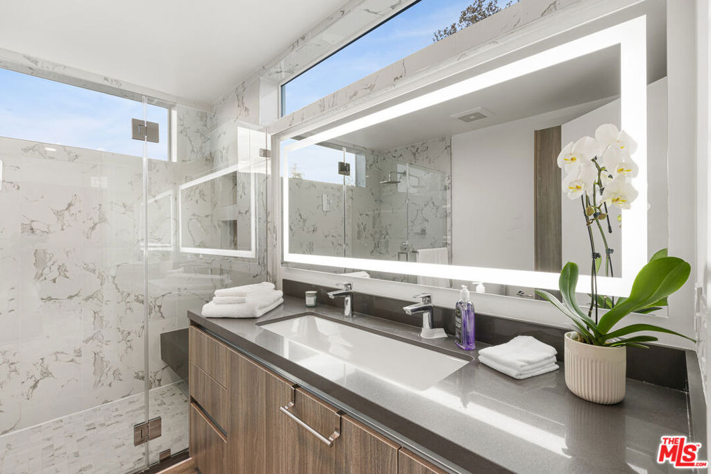 4806 Sylmar Ave Penthouse - Photo 16