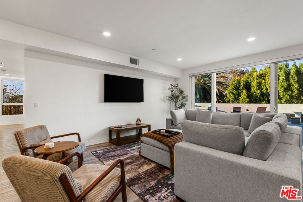 4806 Sylmar Ave Penthouse - Photo 32