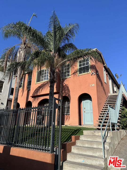 138 N Mariposa Avenue - Photo 0
