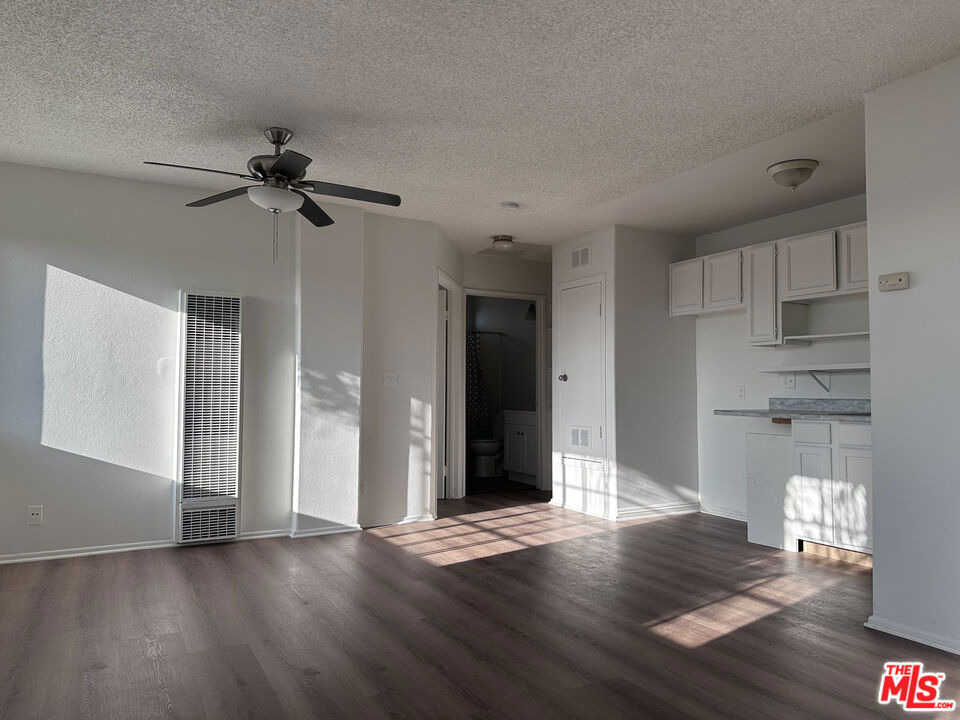 138 N Mariposa Avenue - Photo 4