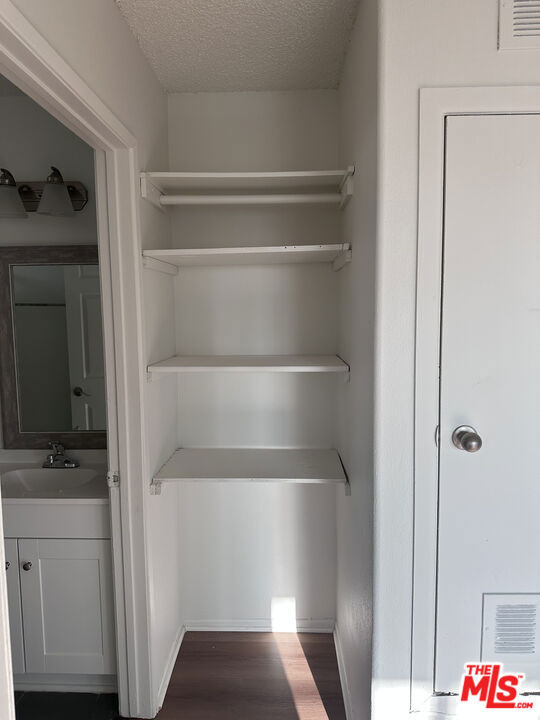 138 N Mariposa Avenue - Photo 9