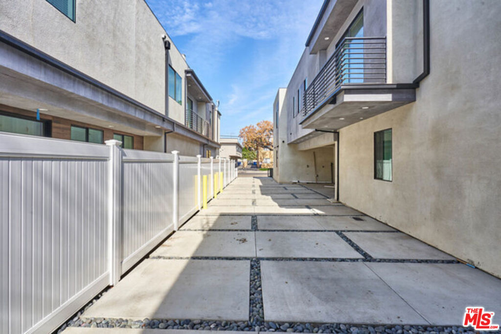 13928 Bessemer Street - Photo 4