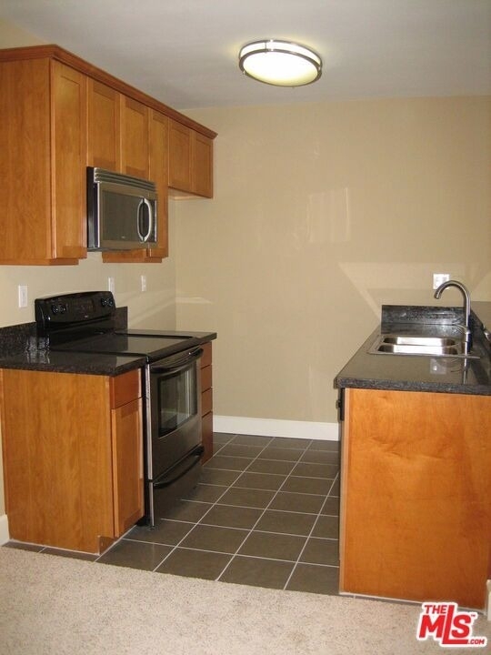 10982 Roebling Avenue - Photo 2