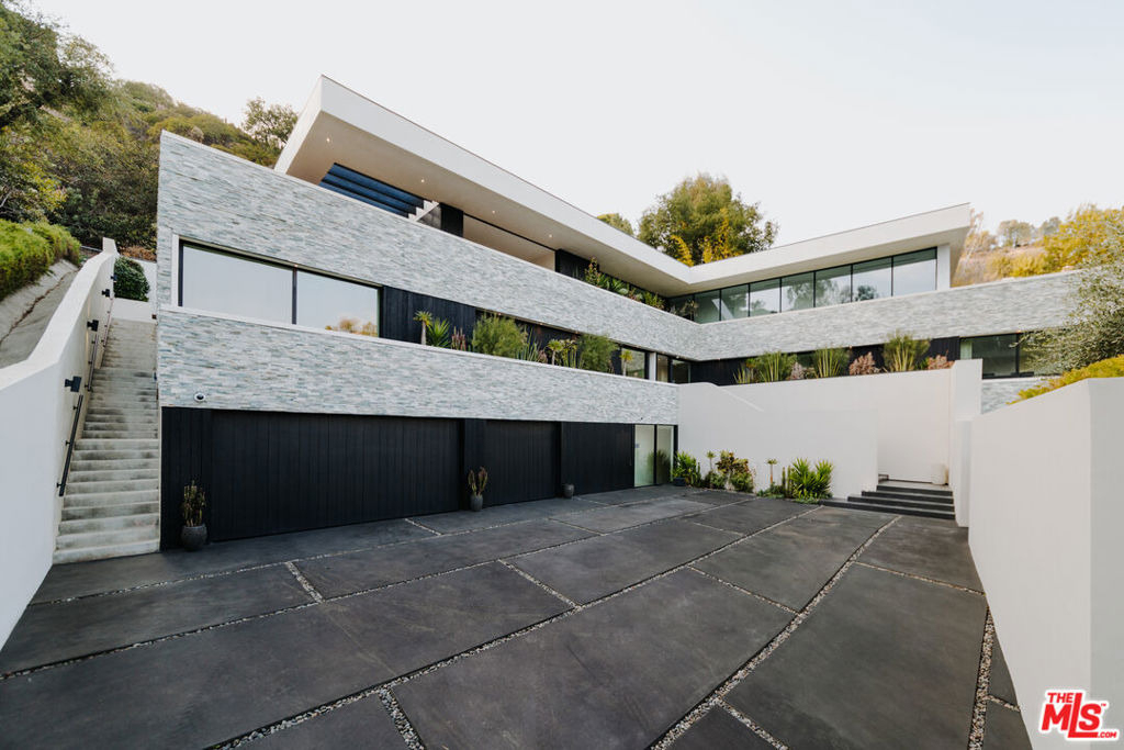 7681 Willow Glen Road - Photo 3