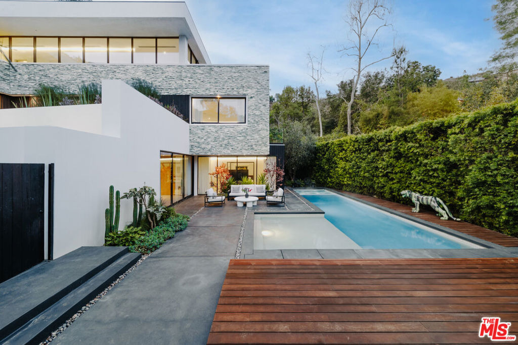 7681 Willow Glen Road - Photo 1