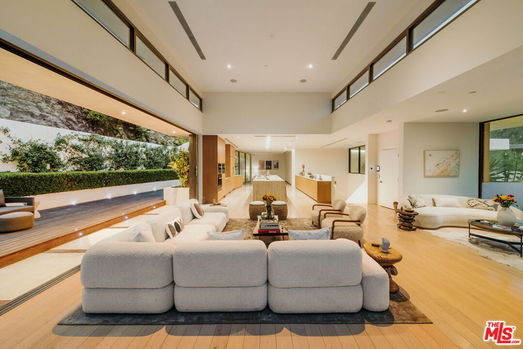 7681 Willow Glen Road - Photo 8