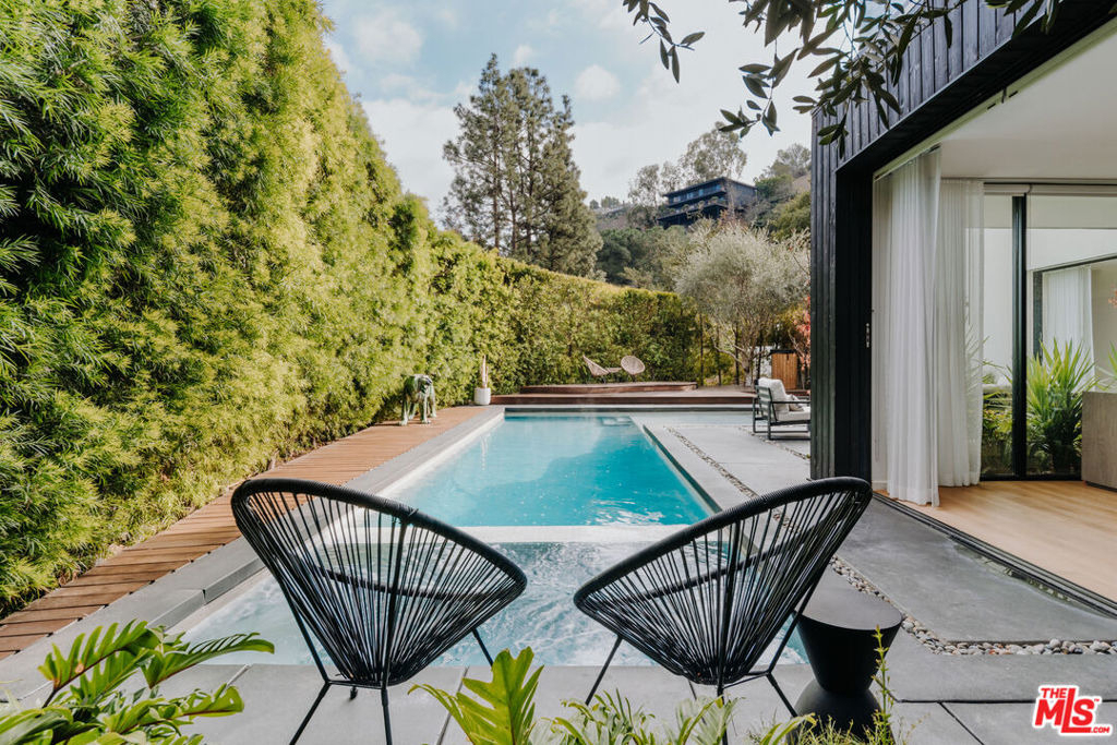 7681 Willow Glen Road - Photo 19