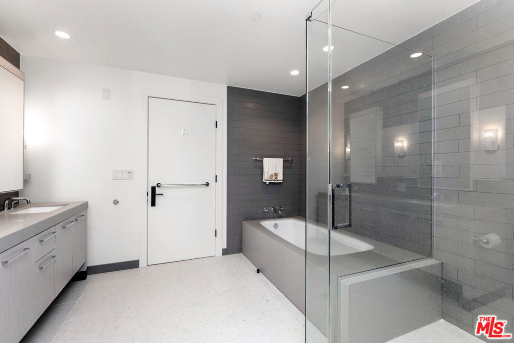 10777 Wilshire Boulevard - Photo 9
