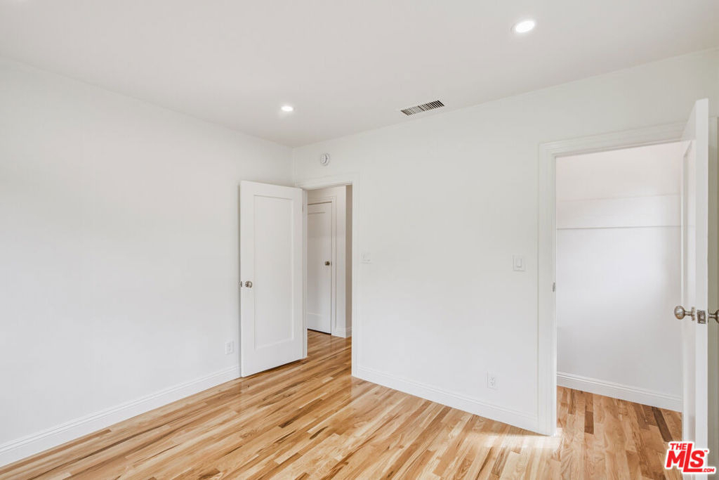 525 N Crescent Heights Boulevard - Photo 19