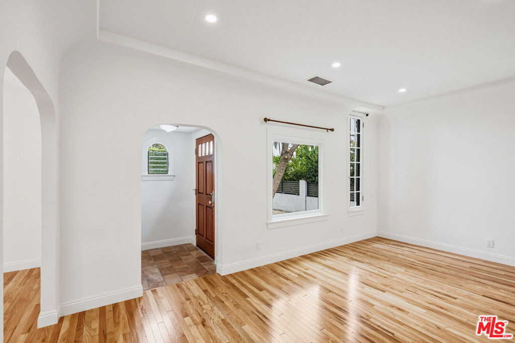 525 N Crescent Heights Boulevard - Photo 8