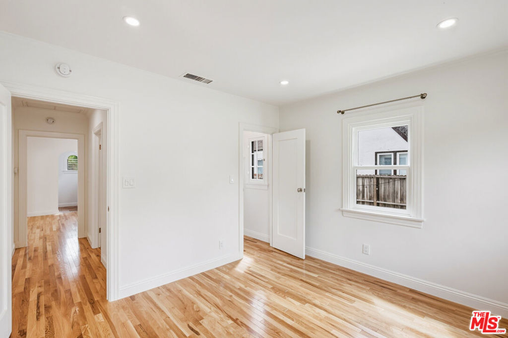 525 N Crescent Heights Boulevard - Photo 16