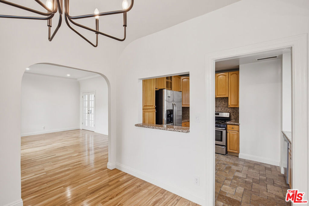 525 N Crescent Heights Boulevard - Photo 12