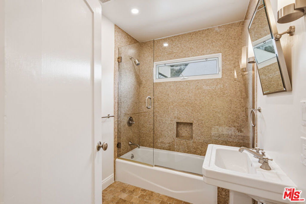 525 N Crescent Heights Boulevard - Photo 20