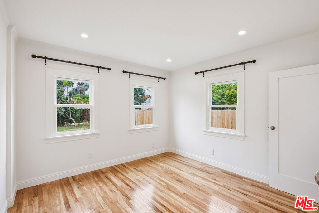 525 N Crescent Heights Boulevard - Photo 17
