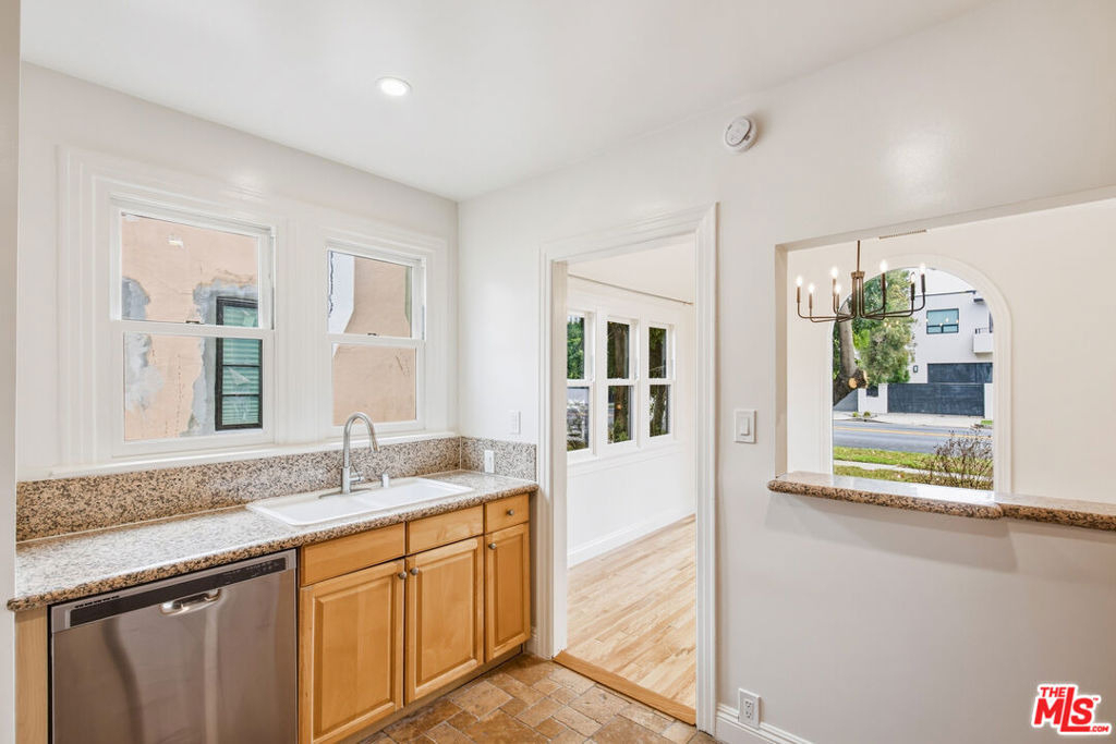 525 N Crescent Heights Boulevard - Photo 13