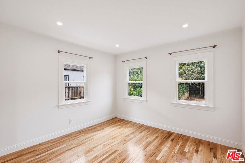 525 N Crescent Heights Boulevard - Photo 23