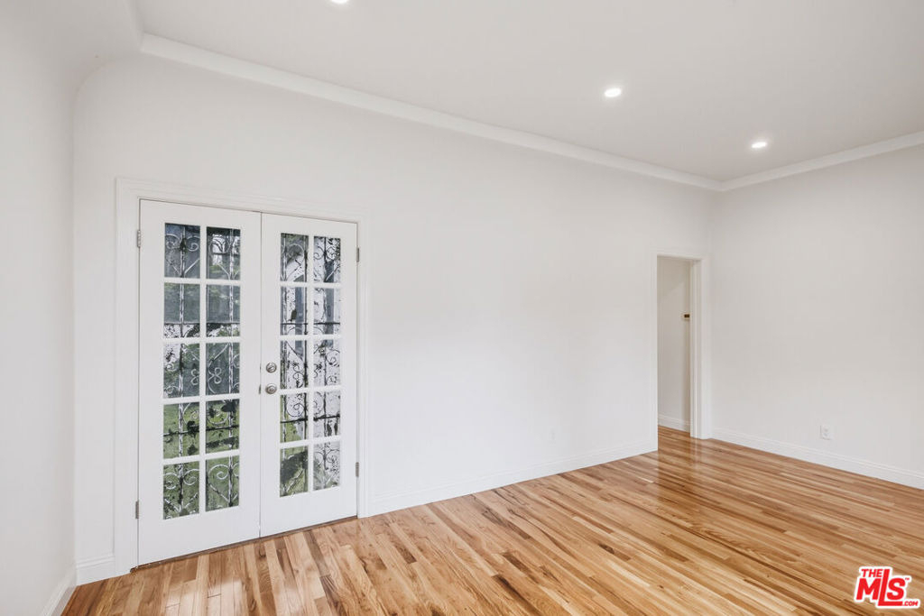 525 N Crescent Heights Boulevard - Photo 9