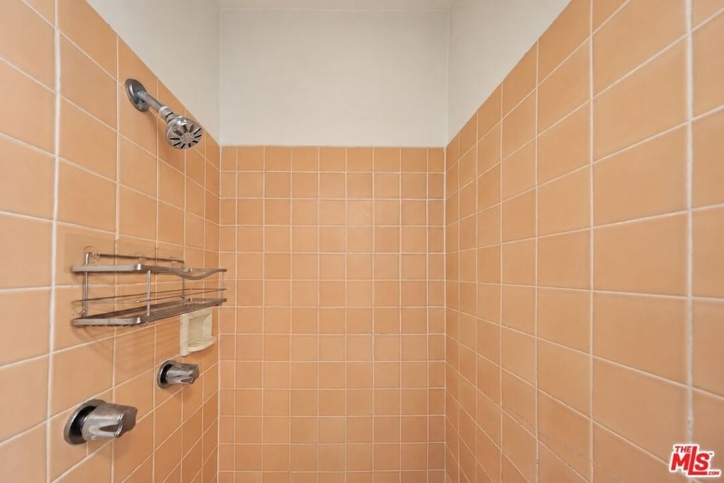 1323 N Olive Drive - Photo 34