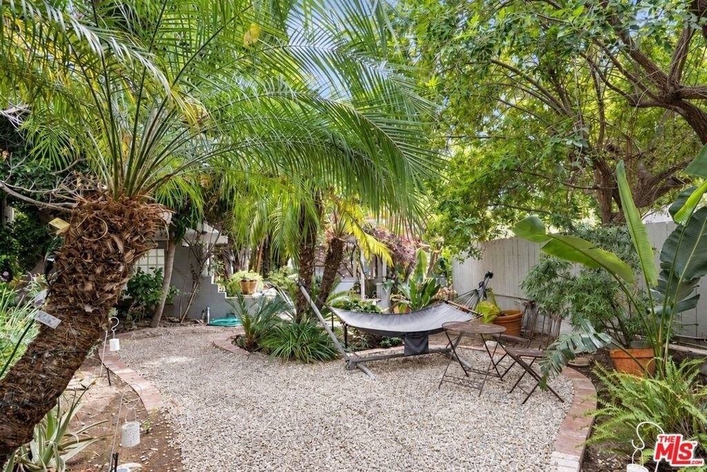 1323 N Olive Drive - Photo 47