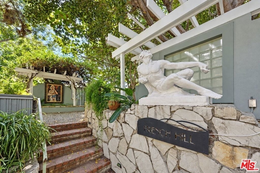 1323 N Olive Drive - Photo 45