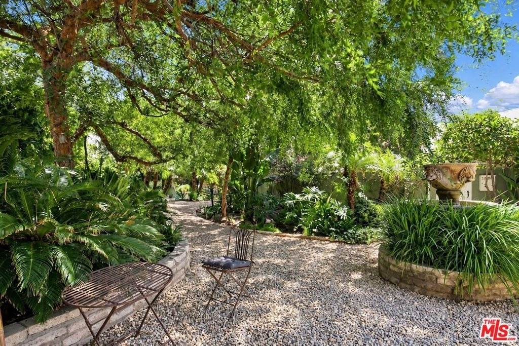 1323 N Olive Drive - Photo 48