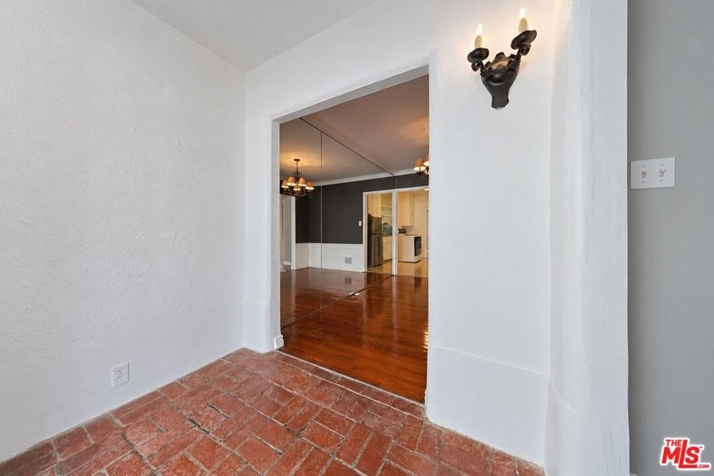 1323 N Olive Drive - Photo 8