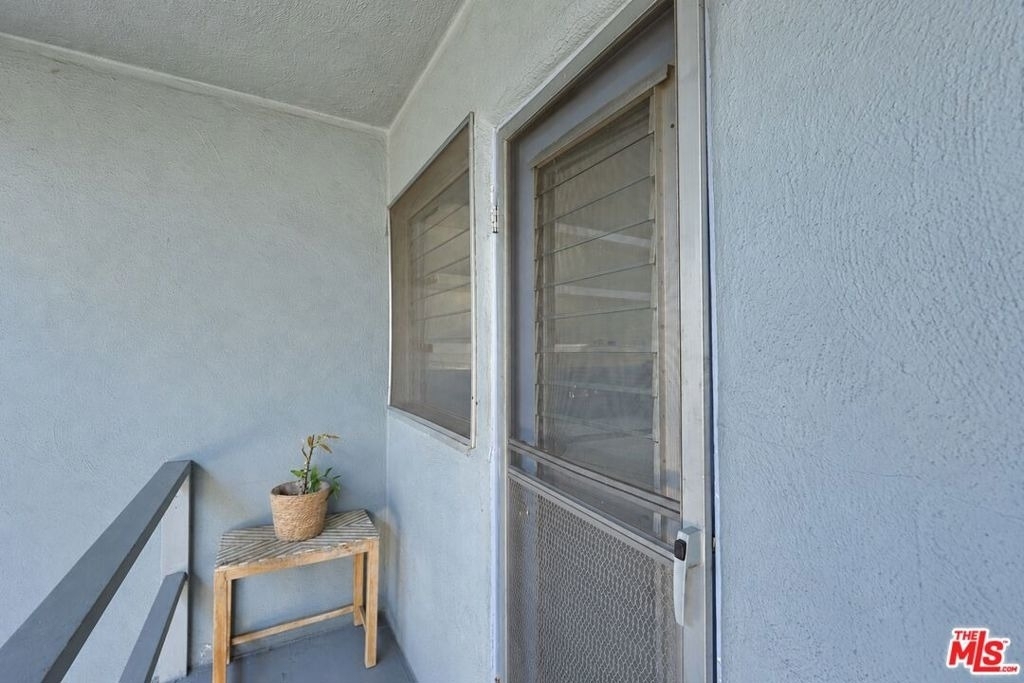 1323 N Olive Drive - Photo 39