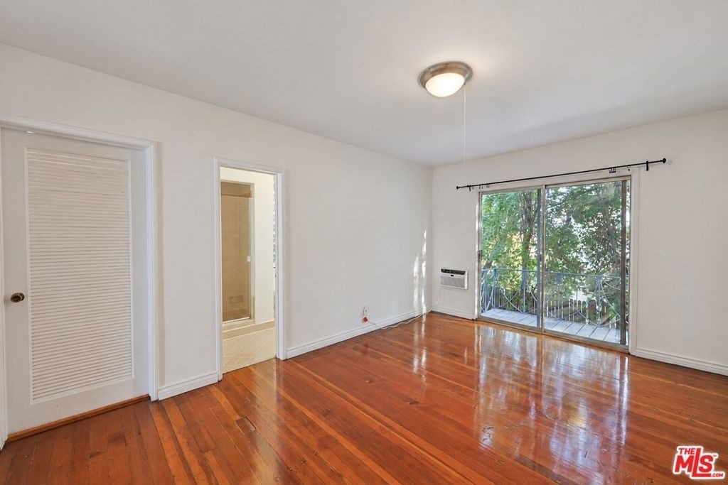 1323 N Olive Drive - Photo 23