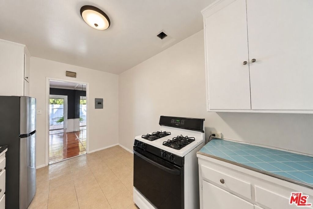 1323 N Olive Drive - Photo 21