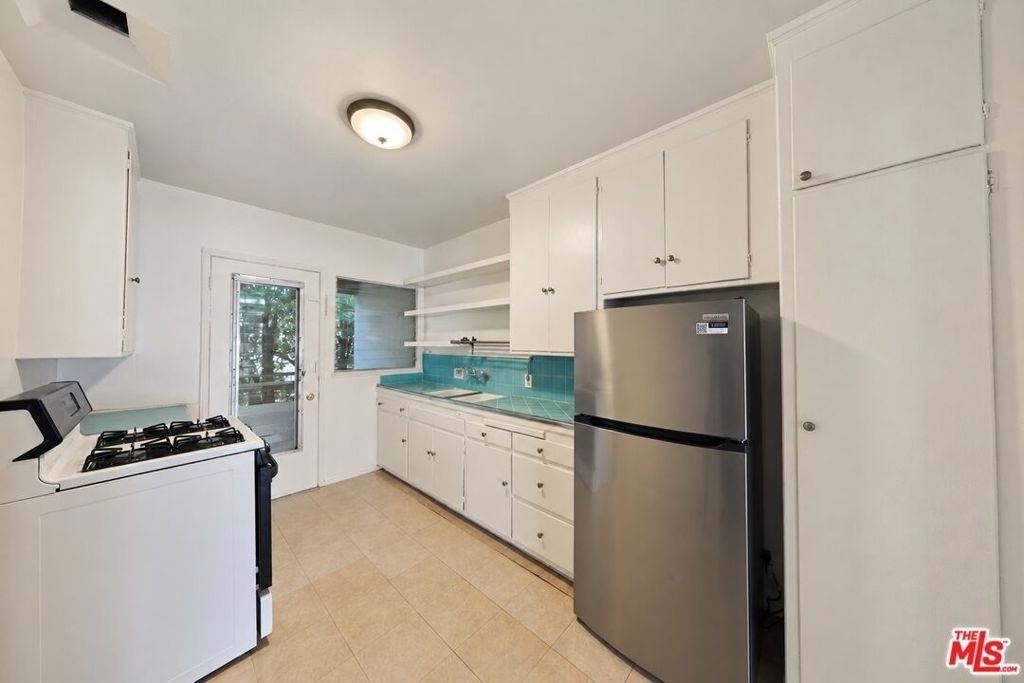 1323 N Olive Drive - Photo 17