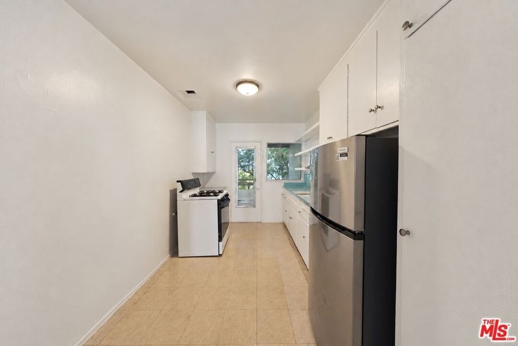 1323 N Olive Drive - Photo 20