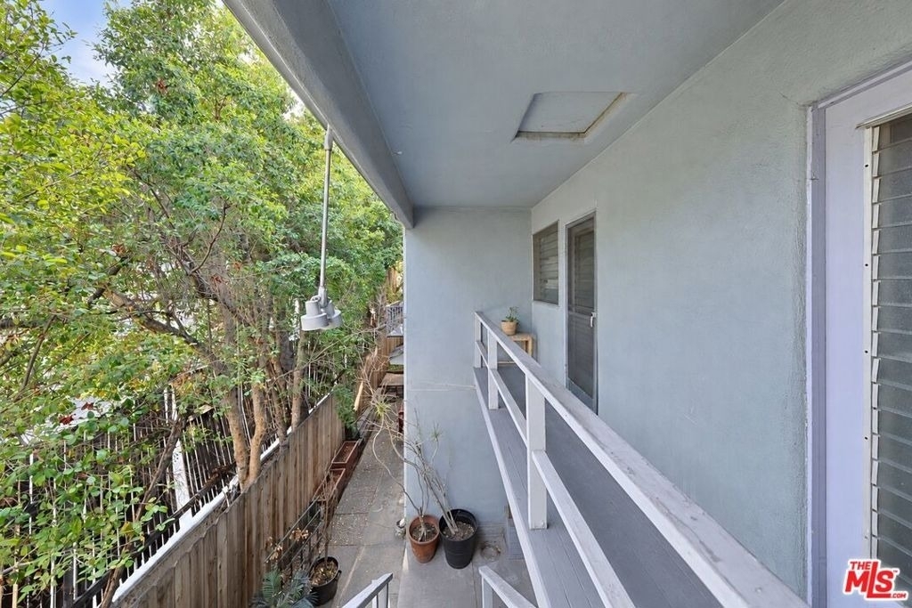 1323 N Olive Drive - Photo 40