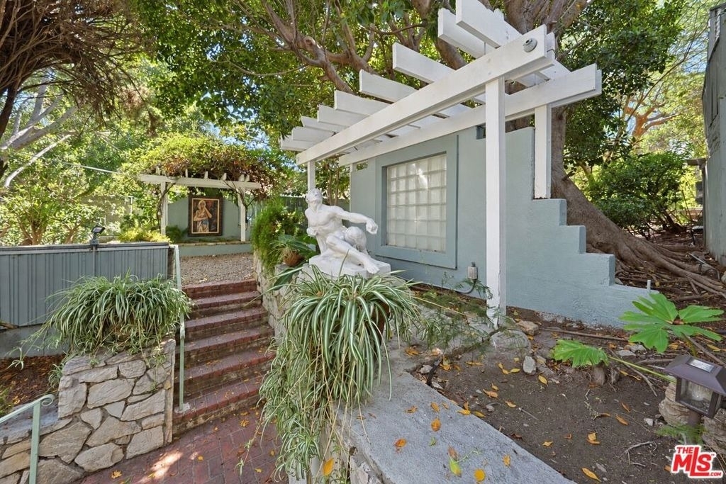 1323 N Olive Drive - Photo 1