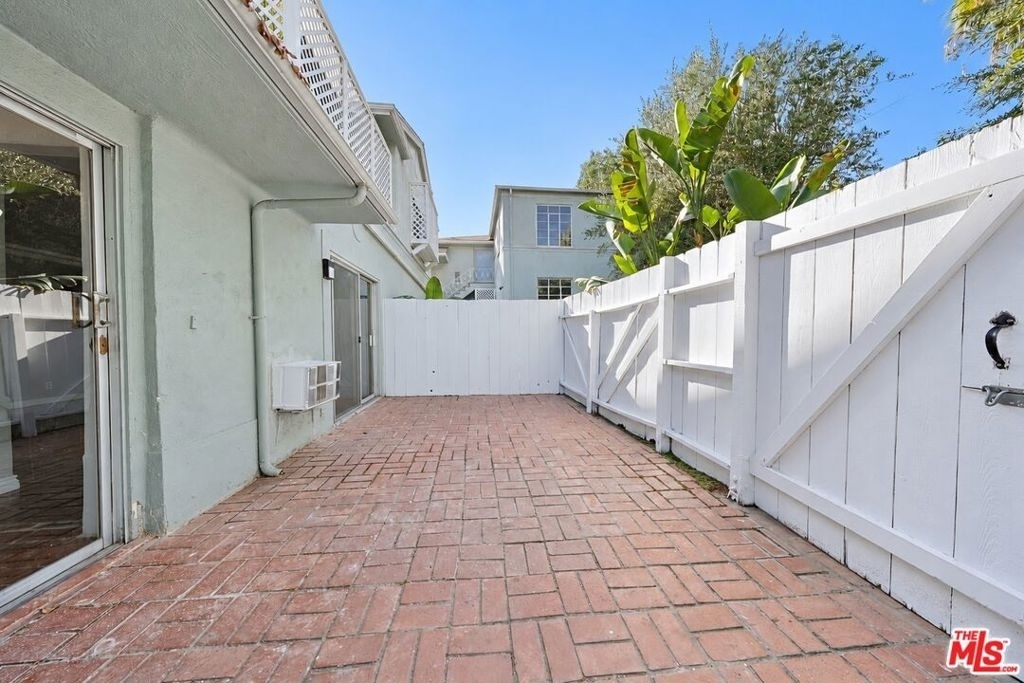 1323 N Olive Drive - Photo 36