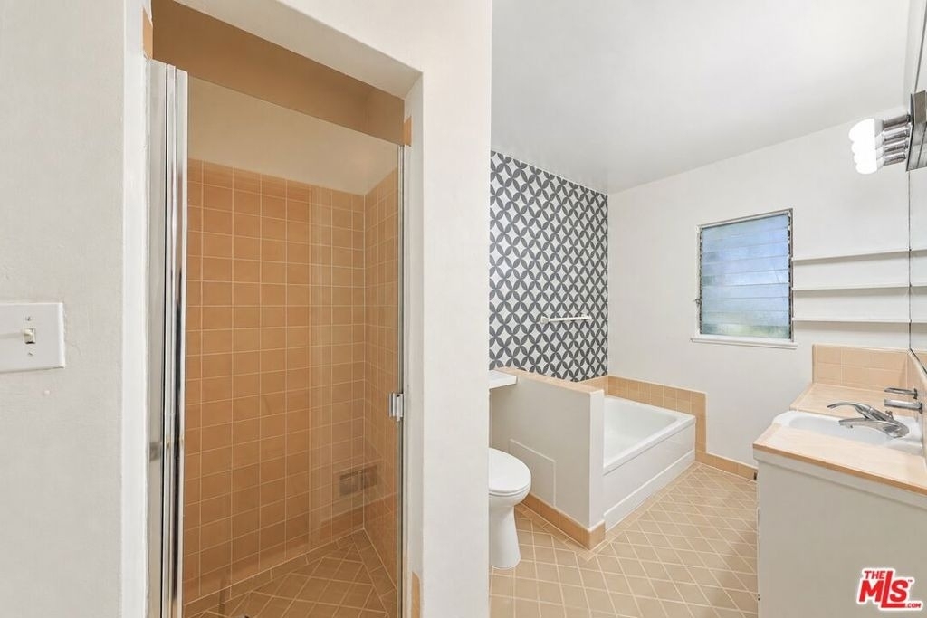 1323 N Olive Drive - Photo 30