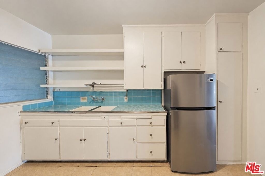 1323 N Olive Drive - Photo 18