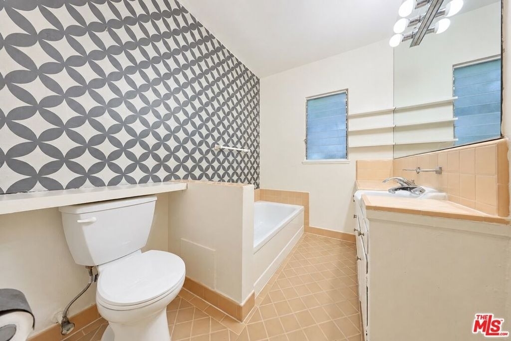 1323 N Olive Drive - Photo 31