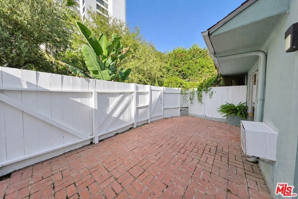 1323 N Olive Drive - Photo 37
