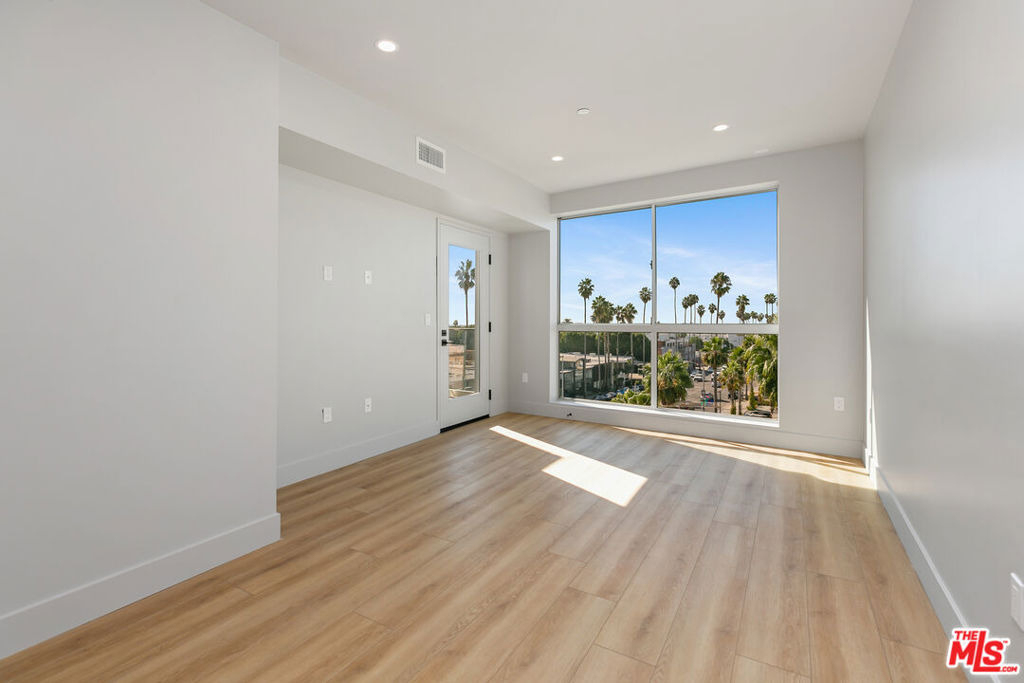 12431 Rochester Avenue - Photo 3