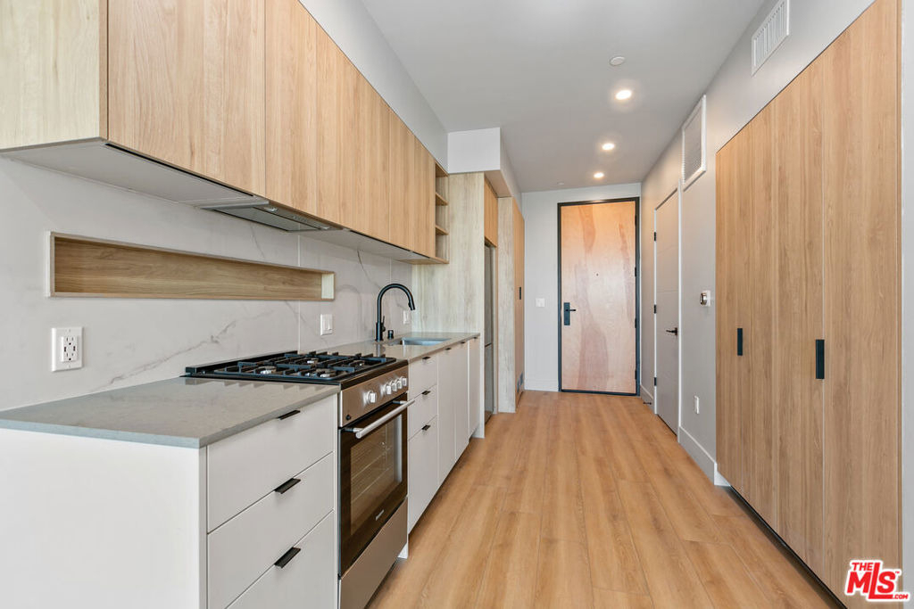 12431 Rochester Avenue - Photo 6