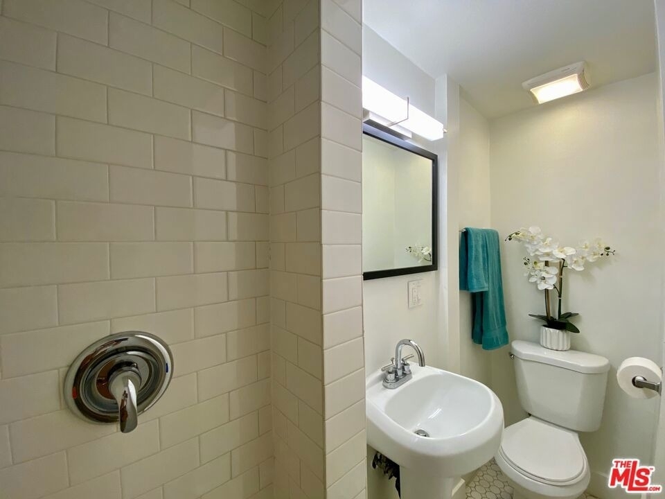 6081 Pickford Place - Photo 16