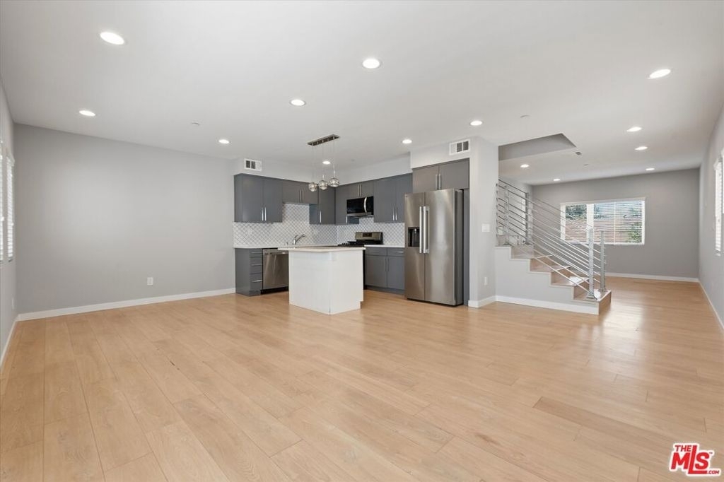 6117 1/2 Fountain Avenue - Photo 0