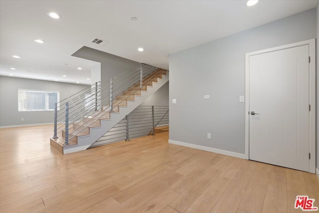 6117 1/2 Fountain Avenue - Photo 9