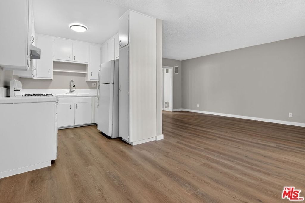 5361 Russell Avenue - Photo 13