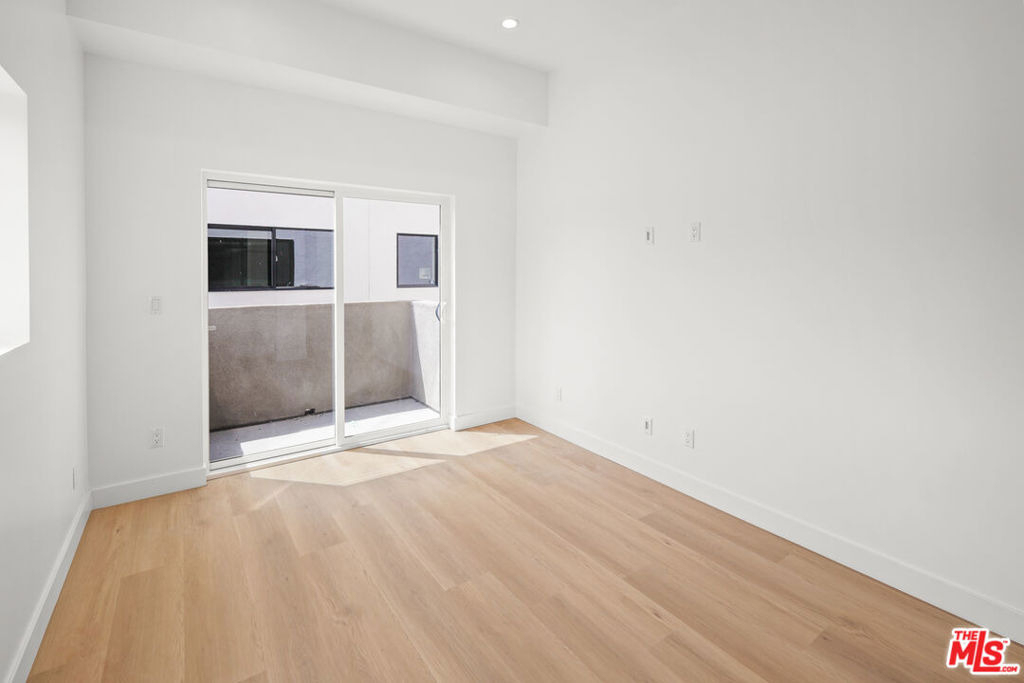 11010 Hortense Street - Photo 5