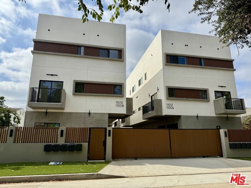 11010 Hortense Street - Photo 36