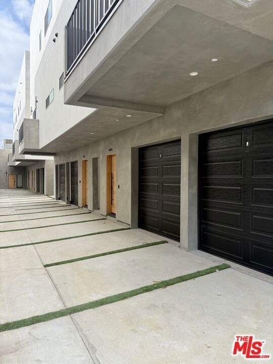 11010 Hortense Street - Photo 35
