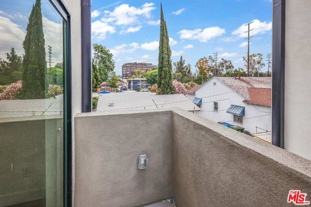 11010 Hortense Street - Photo 11